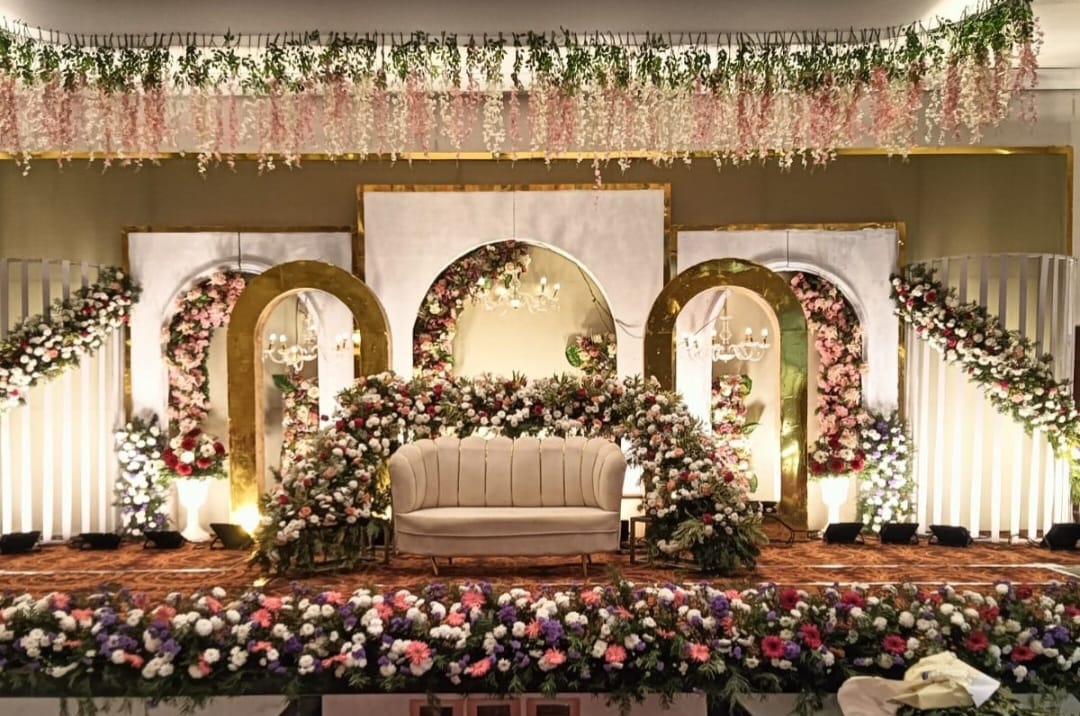 Marriage reception stage decoration in Thanjavur - RR Decoration Center